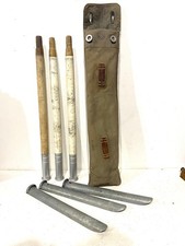 Ancien piquets et sardines de