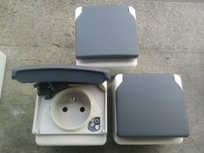 1  prise de courant 2 poles +