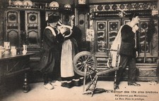 CPA Autour des Lits Clos Bretons - 83. Ne Pleurez pas Marivonne, le Bon Dieu...