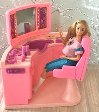 Barbie Beauty Hair Salon Playset 1983 With Accessories & Twirly Curls Barbie