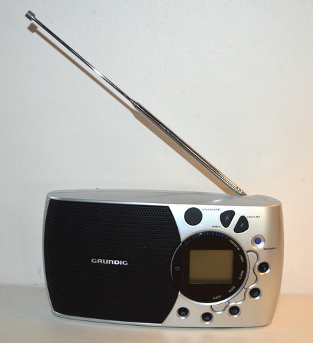 Radio portable reveil grunding - radio,