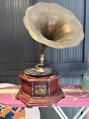 His master voice - his, master’s