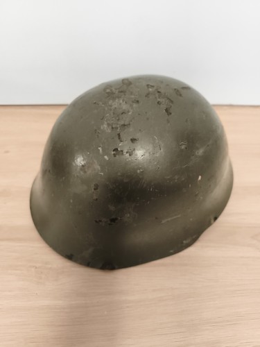 Casque militaire ancien vert