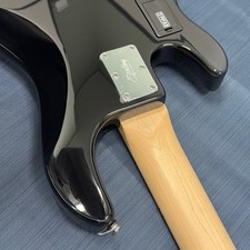 Sterling par MUSIC MAN S.U.B. Série Ray5 / Noir / 4,38 kg [prise du fabricant