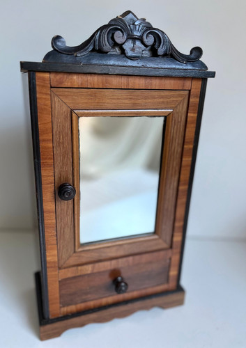 Jolie petite armoire glace - À,