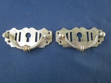 2 petites poignées plaque