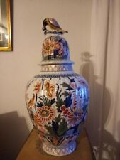 Beau et grand pot couvert en