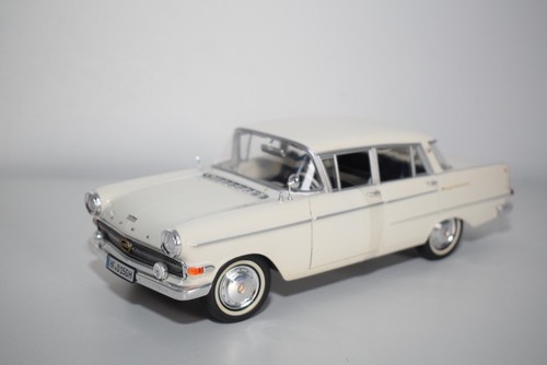 C24 revell opel kapitan - 1:18,