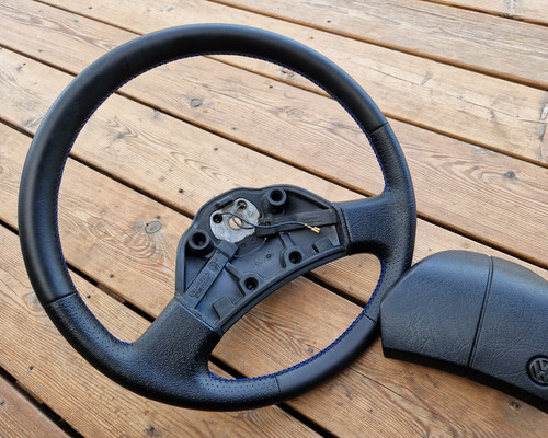 Volant cuir neuf - cuir, t25