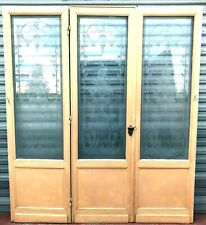 Suite de trois portes de