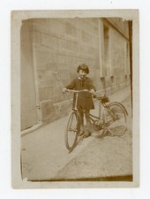 PHOTO amateur snapshot, bicycle velociped old bicycle and its tool bag