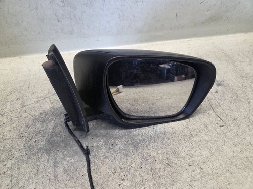 Mazda 2011 avant droit - avant,