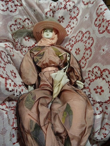 Poupée porcelaine - poupée,