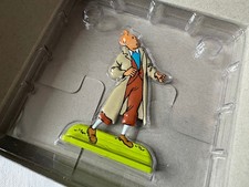 Figurine relief métal plat