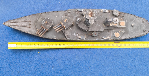 Jouet cuirassé bateau guerre