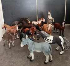 Lot de 13 figurines 11 chevaux + 2 ânes (11 SCHLEICH + 1 BULLYLAND + 1 PAPO) C75