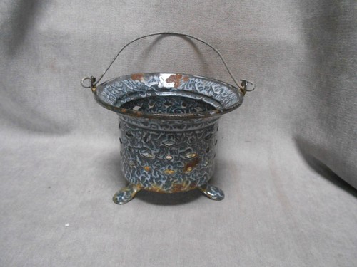 Pot ancien avec - en, tole