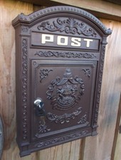 BOÎTE AUX LETTRES MURALE