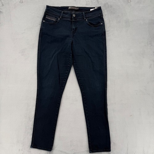 Levis demi curve - demi,