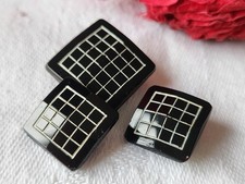 Trio boutons anciens en verre