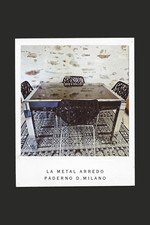 Table en verre fumé et pieds