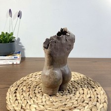 Sculpture Curieuse torse féminin en terre cuite signée art contemporain brut 80s