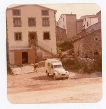 PHOTO SNAPSHOT, an old van van utility vehicle