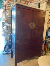 Armoire in New York for free. Please call 3322029213