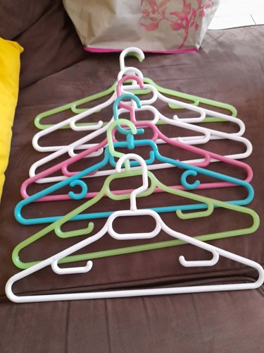 Lot cintres en plastique - lot,
