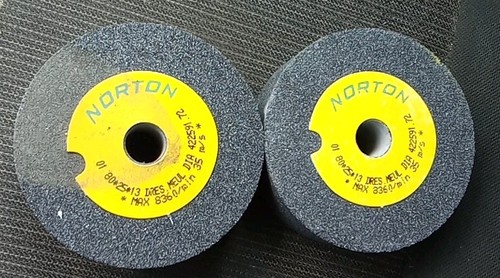Lot norton pierre meule - de,