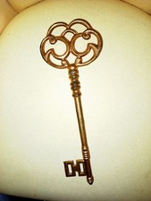 Clé ancienne géante en