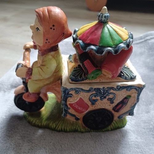 Figurine porcelaine triporteur - porcelaine,