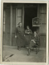ANTIQUE PHOTO - VINTAGE SNAPSHOT - ANIMAL BIRD CAGE FASHION WINDOW - BIRD 