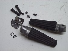 reposes pieds arrière de Suzuki 1000 svs sv 1000s année 2005