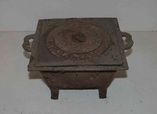 Petit réchaud poêle en fonte à bois ou charbon ancien à restaurer