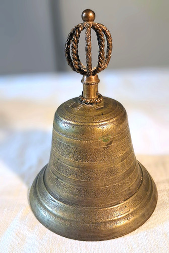 Jolie cloche bronze avec sa - jolie, en