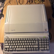Apple IIe Platinum Full Tested And Guaranteed To Work Flawlessly