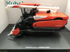 Moissonneuse batteuse 1/32 KUBOTA DIONITH DR6130 modèle moulé sous pression...