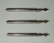 LOT #24 BIS PEN CALLIGRAPHY 3 FEATHER VACCINEINOSTYLE LARGE MODEL COMTOISE