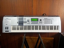 Yamaha MOTIF ES7 76Key Synthesizer w/ case