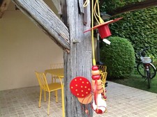 Lustre "Abeille " en bois pour chambre d 'enfant