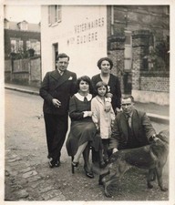 OLD PHOTO 1932 SANVIC GROUP IN FRONT OF THE EUZIERE VETERINARY CLINIC