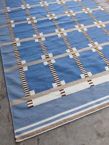 Tapis bleu scandinave suédois
