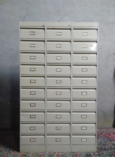 Armoire casiers métallique - armoire,