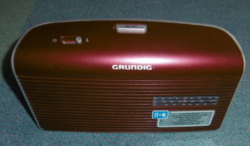 Tres belle radio grundig rouge - belle,