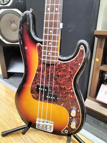 Guitare basse électrique