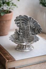 Ancienne statuette souvenir