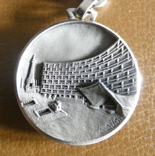 Ancien porte clé métal Augis