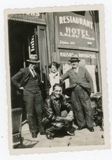 PHOTO snapshot, restaurant hotel Leleu house traveler front leather jacket