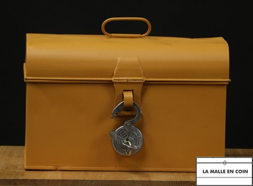 Coffre métal avec cadenas